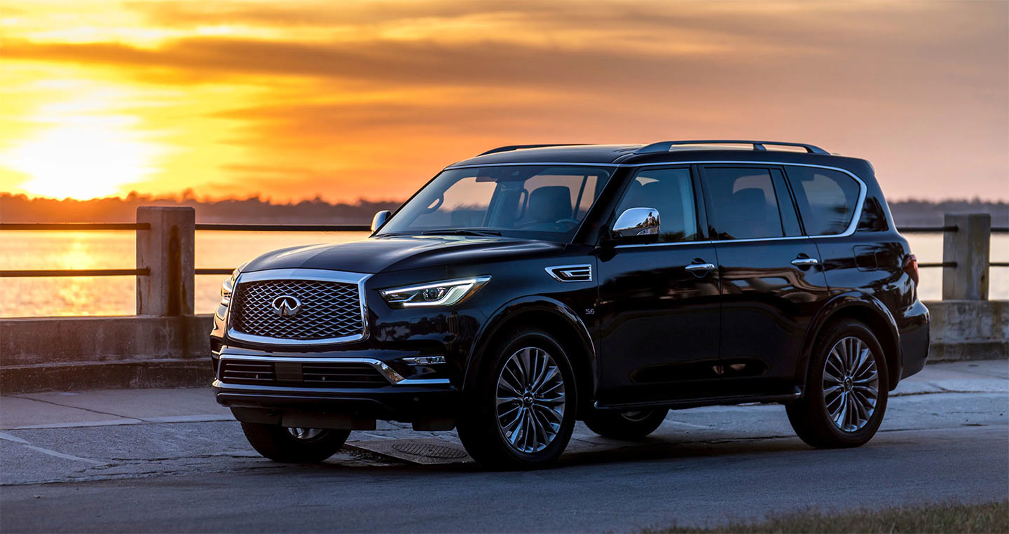 新車 インフィニティ Qx80のご紹介です ライオンハート