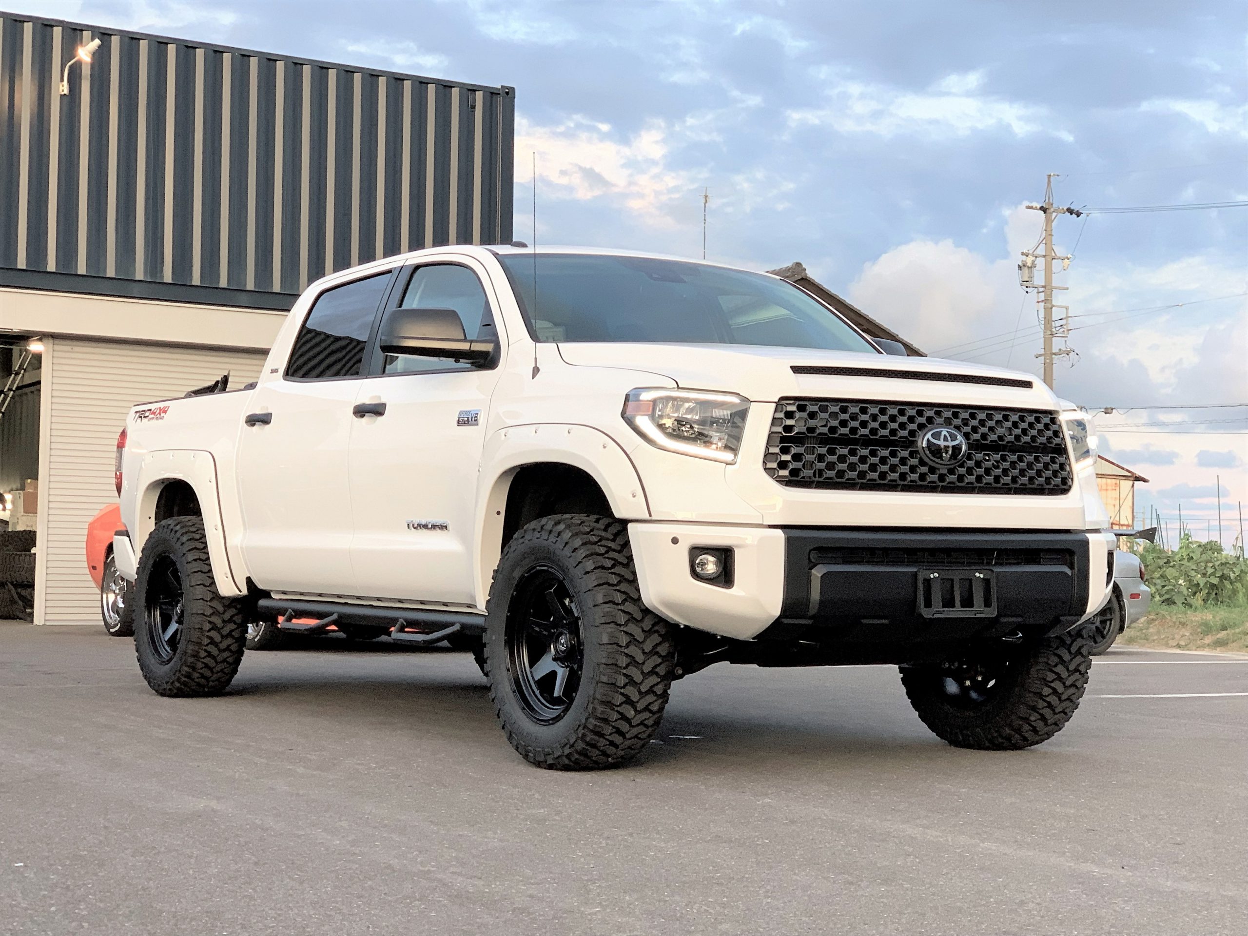 新車US TOYOTA タンドラ TRDオフロードPKGをおしゃれにカスタムした