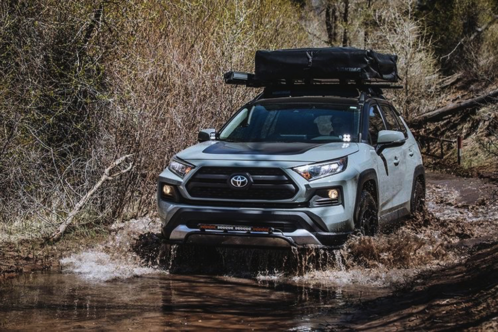 アウトドア好きに人気のトヨタRAV4 ️カスタムされた車両をご紹介いたします。 LION HEART ライオンハート・RECAS リーカス