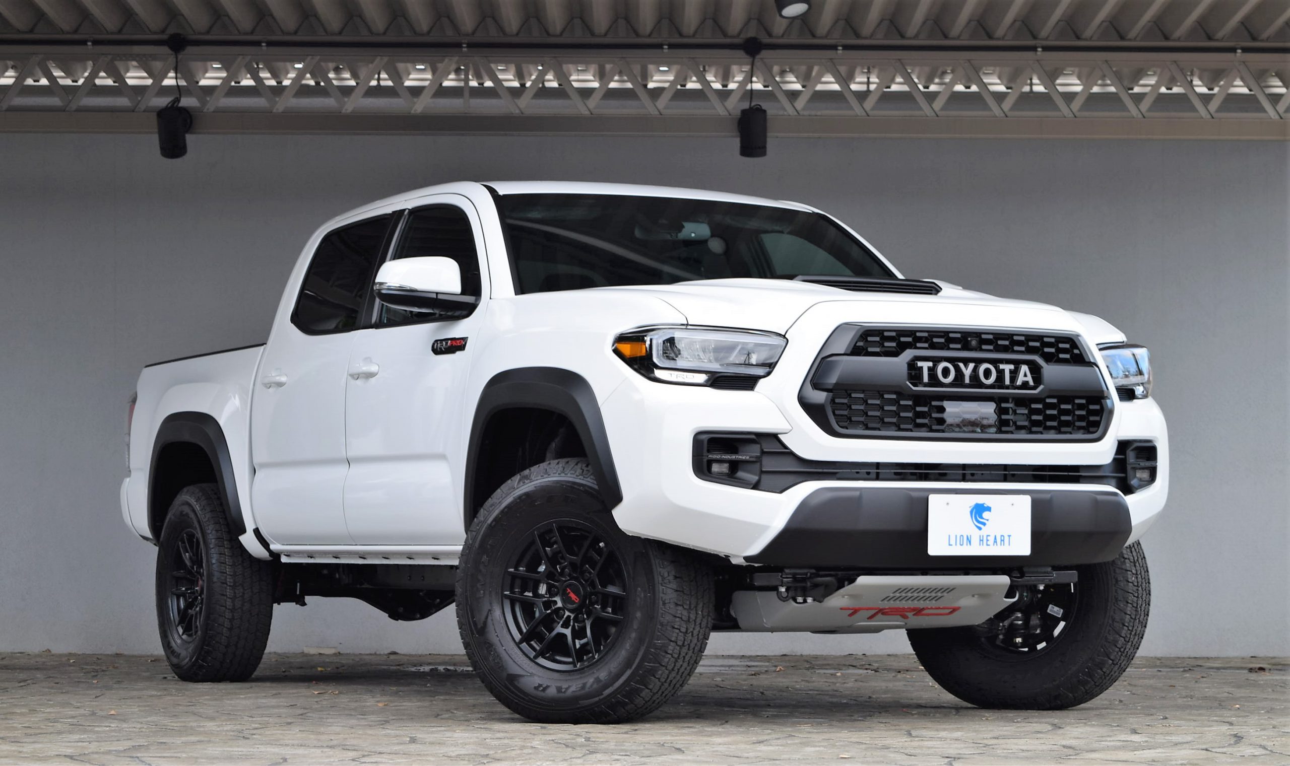 TOYOTA TACOMA 純正ボンネット ホワイト 使用感あり