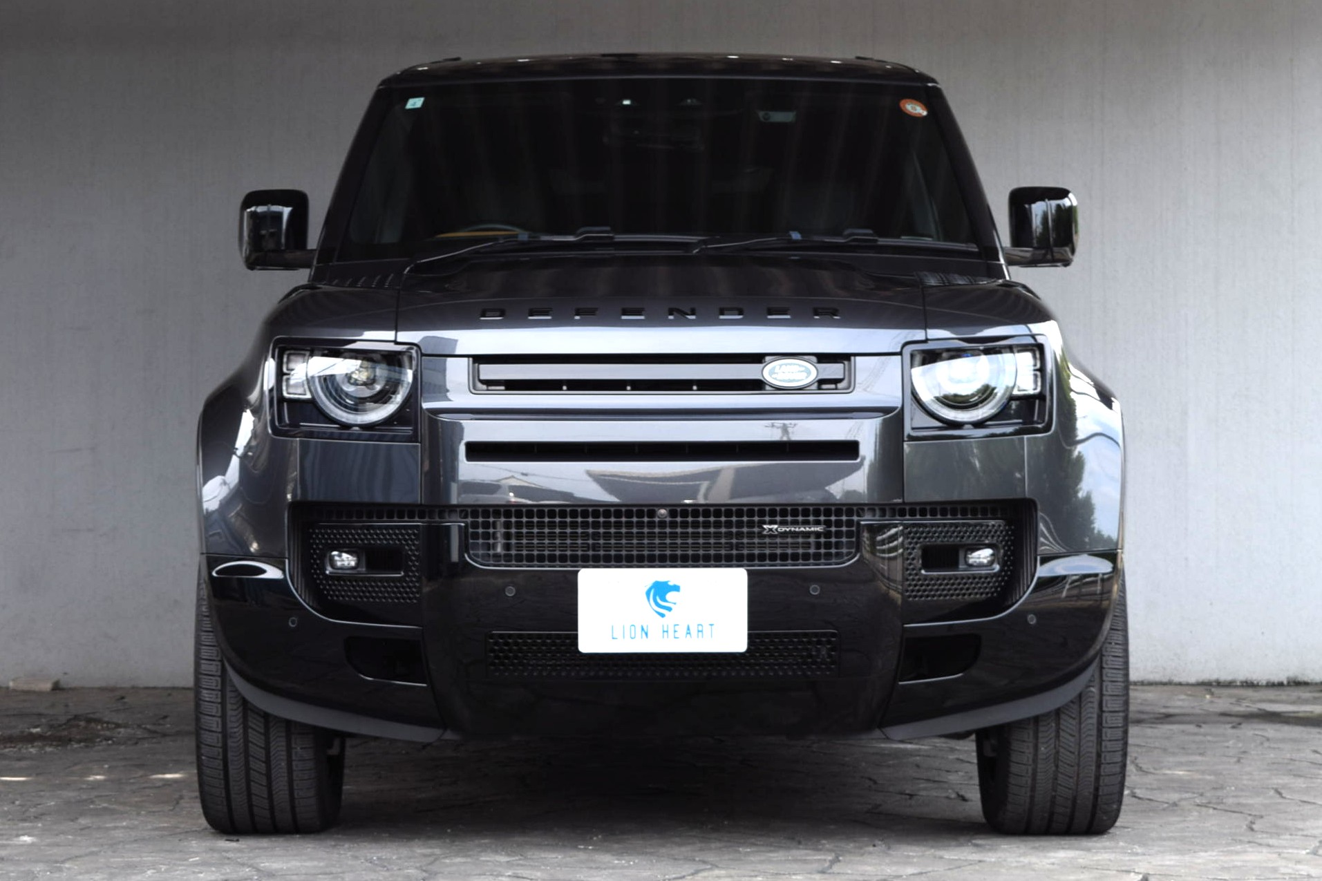 大人に選ばれる上質なディフェンダー｜110 HSE カルパチアングレー